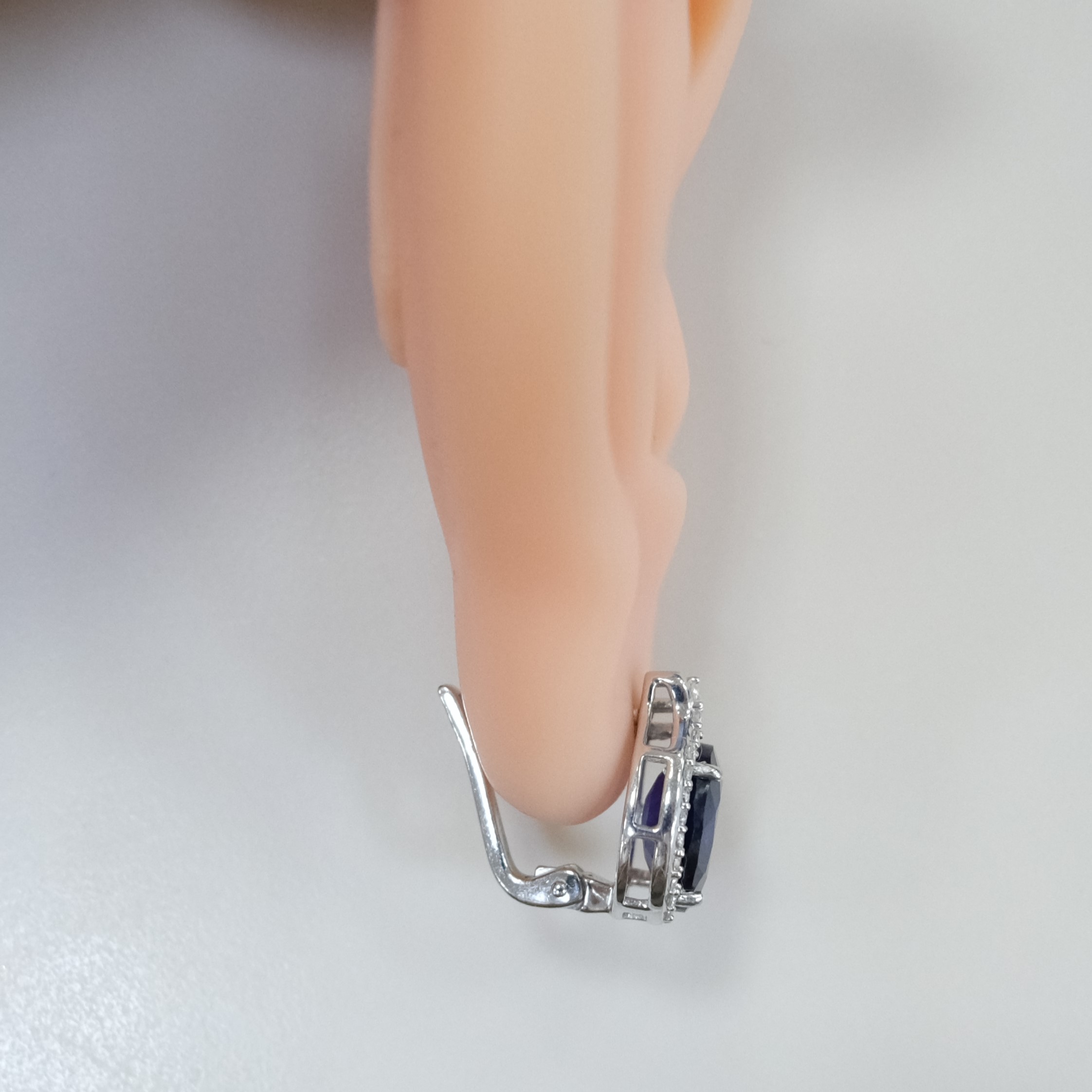 Серебряные серьги с сапфирами